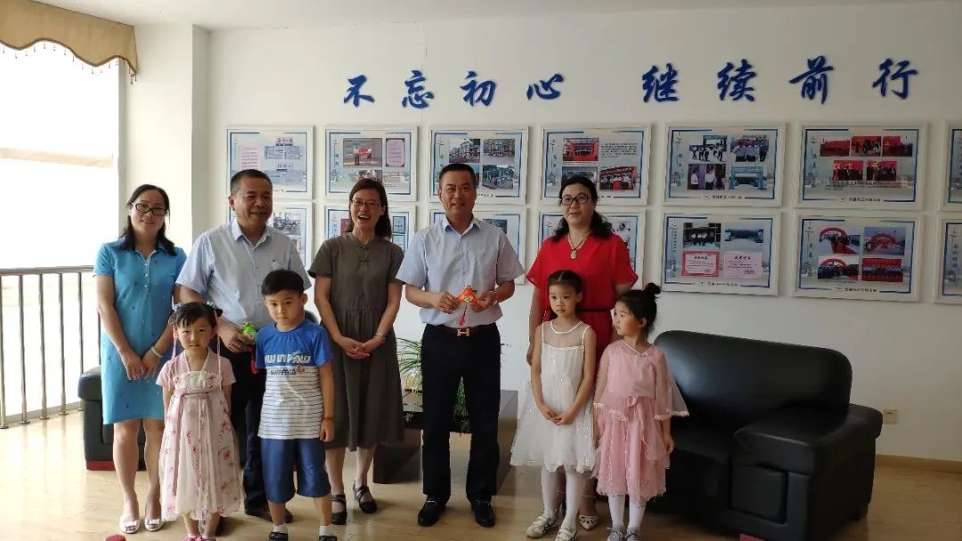 · 祝正興幼兒園的小朋友們節(jié)日快樂！