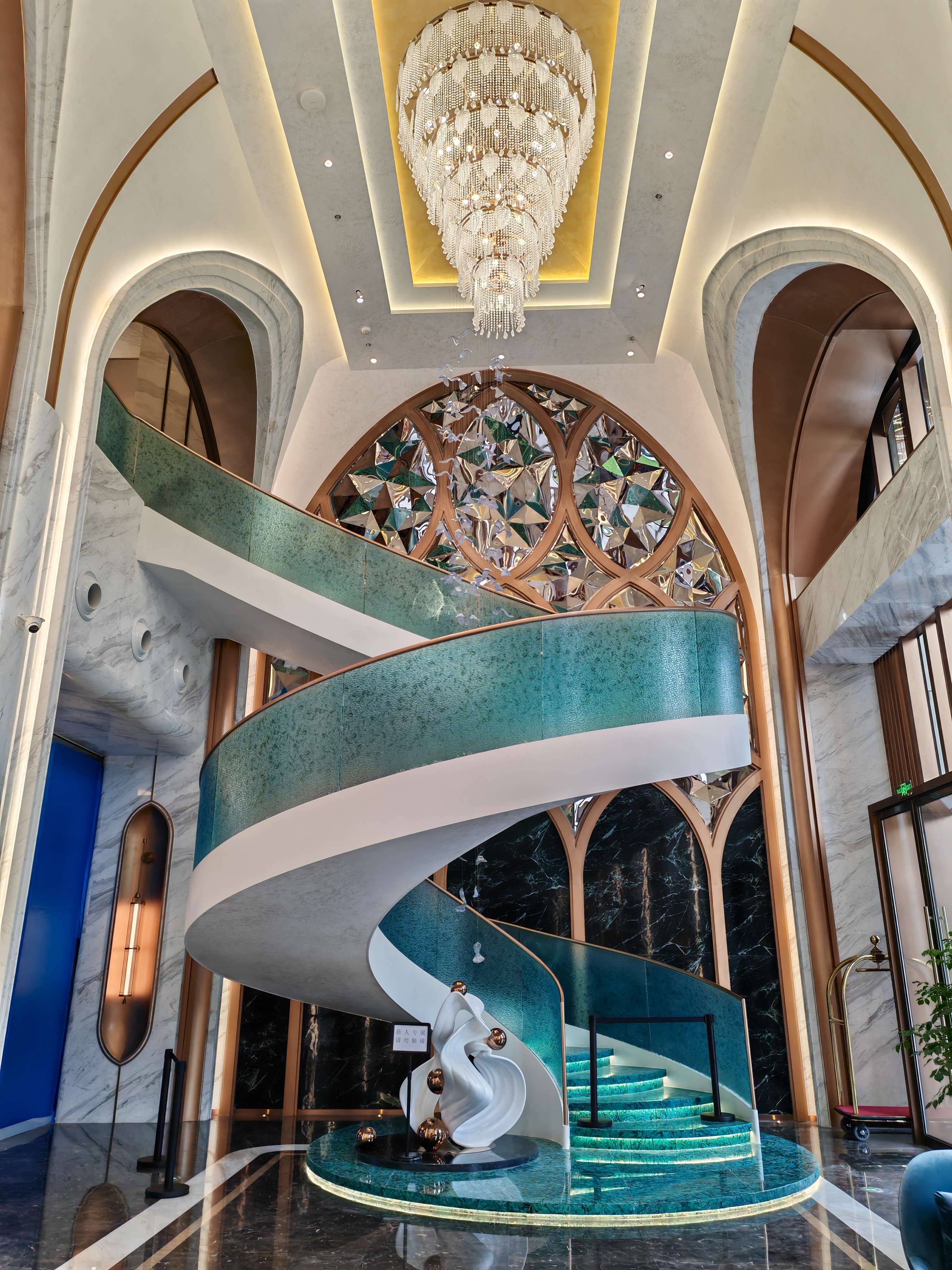 內景拍攝超出片 ——欣旺裕隆旋轉樓梯